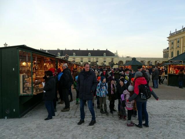 "Kultur- und Weihnachtsmarkt Schloss Schönbrunn" in Wien