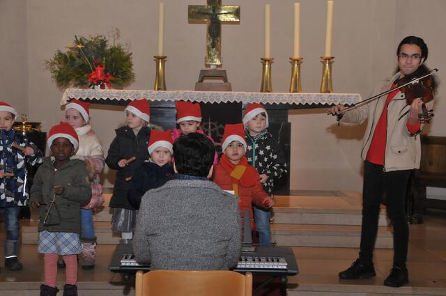 Die Kindergarten-Kinder hatten Weihnachtslieder eingeübt.