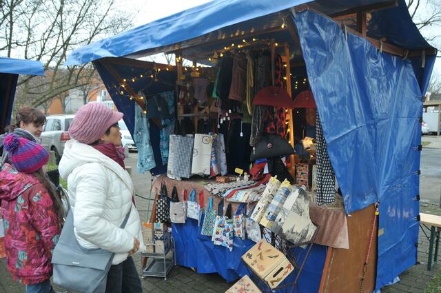 Kunsthandwerk als Geschenk zu Weihnachten: Auf dem Adventsmarkt gab es ein vielfältiges Angebot.
