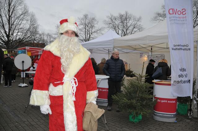 Gern gesehener Gast auf den Weihnachtsmärkten: Der Weihnachtsmann.