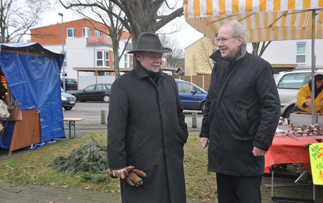 Beim Rundgang über den Festmark: Thomas Warneck (l.) mit Oberbürgermeister Stefan Schostok.
