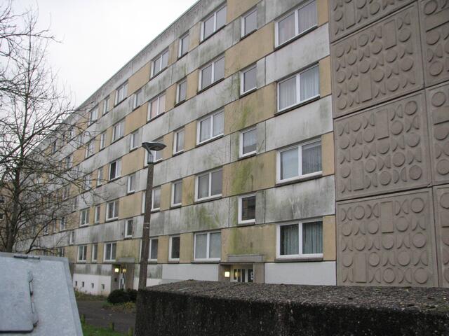Verschimmelte Wände am Plattenbau