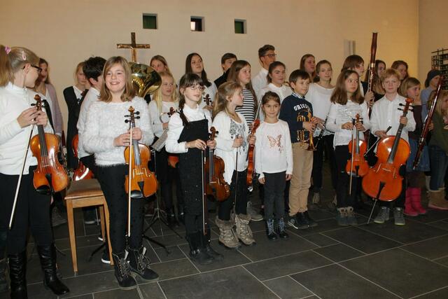 Die Musikerinnen und Musiker freuten sich am Schluss des Konzertes über den lang anhaltenden Beifall des Publikums.