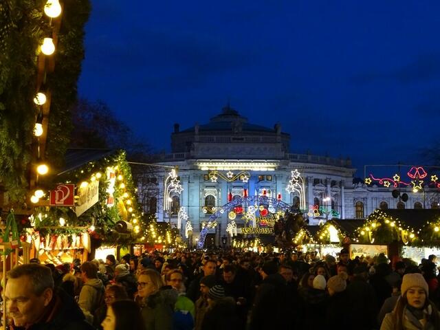 Christkindlmarkt 2017 am Wiener Rathausplatz