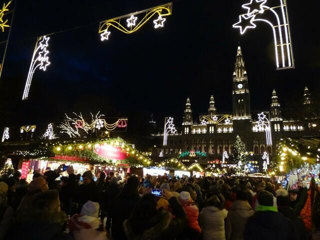 Christkindlmarkt 2017 am Wiener Rathausplatz