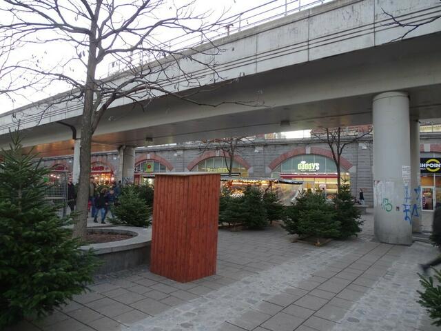 Fünfte und letzte Station: Platz vor der U-Bahn-Station Ottakring.