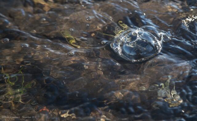 Blasenbildung auf Straße nach Bordenau