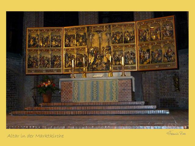 Der Altarraum ist die Bühne. Die Akustik in der Marktkirche zählt zu den Besten, die eine Kirchenschiff zu bieten hat.