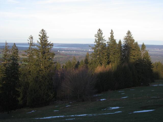 Blick zum Ammersee von der Nordseite des Hohen Peißenberg.