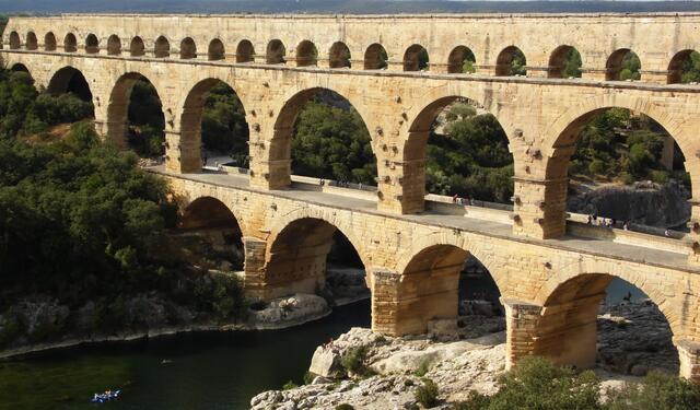 Fast 500 Jahre lang war die Wasserleitung in Betrieb. Pont du Gard ist eines der eindrucksvollsten Bauwerke der Antike.