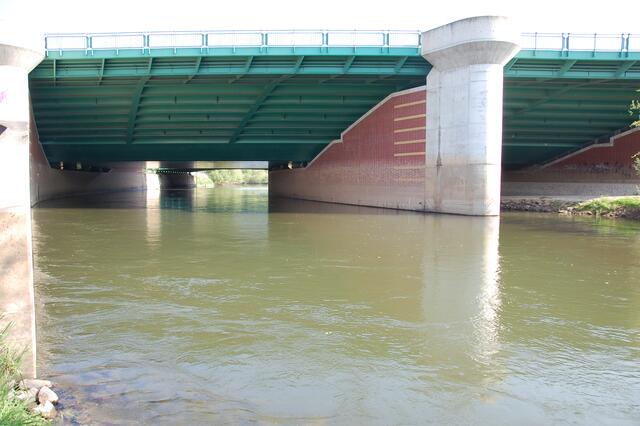 Flutbrücke bei Hochwasser (01/2009)