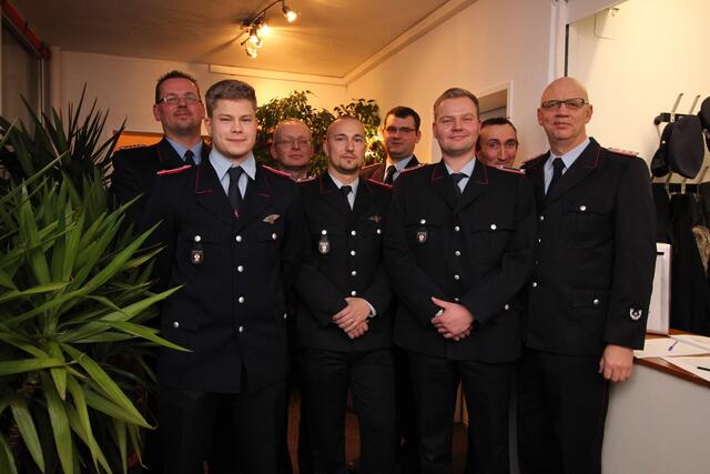 Reden: Tobias Eickhoff (Oberlöschmeister), Patrick Helinski (Hauptfeuerwehrmann), Rüdiger Baumgarten (Hauptfeuerwehrmann), Timon Ritthaler (1. Hauptfeuerwehrmann), Maximillian Eggers (Oberlöschmeister), Leif Tanneberger (Hauptfeuerwehrmann), Frank Edeler (Hauptfeuerwehrmann), Stadtbrandmeister Henning Brüggemann