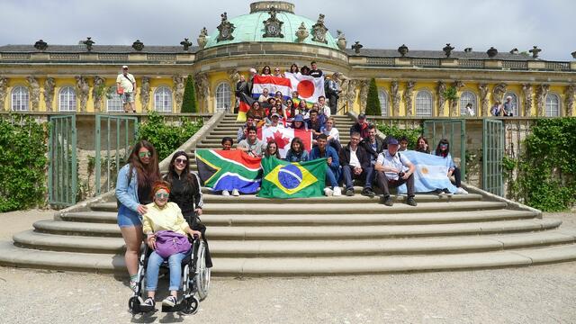 Rotary Austauschschüler in Potsdam vor dem Schloß Sanssouci | Foto: Rotary Jugenddienst Distrikt 1820