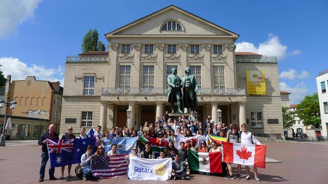 Das  Deutsche Nationaltheater in Weimar war Ziel der Austauschüler des Distrikt 1820 | Foto: Rotary Jugenddienst Distrikt 1820