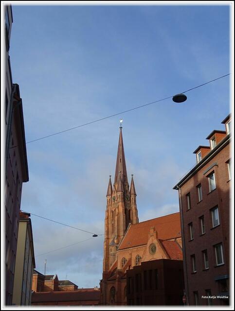 Blick auf die Apostelkirche aus der Gretchenstraße (Foto: Katja Woidtke)