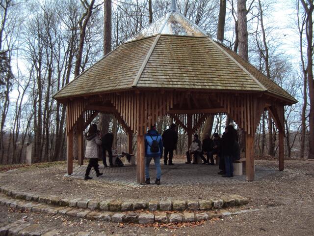 Pavillon im städtischem Park