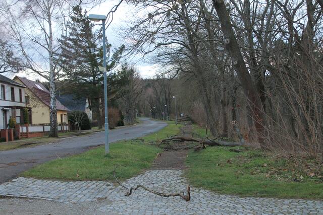 Die Straße zum Ortsausgang Kuckulau. Der Kuckulauer Berg war gesperrt.