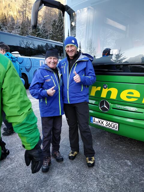 Werner Mayershofer (links) hat die Schneeschuhwanderungen vor vielen Jahren ins Leben gerufen. Nun hat er die Leitung der Touren an Thommy Kling (rechts) und Roland Pauker übergeben.