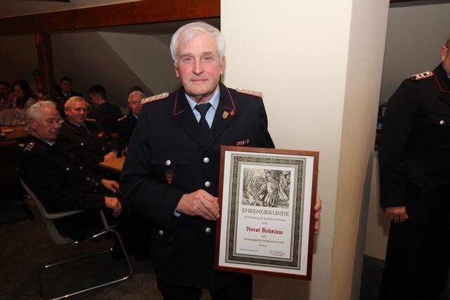 Horst Dobslaw ist jetzt Ehrenmitglied der Ortsfeuerwehr