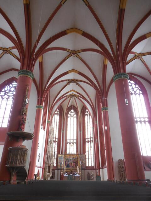 Blick zum Altarraum
