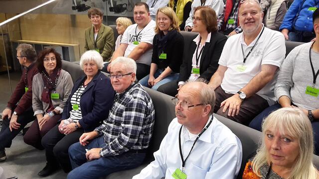 Reisegruppe der FREIE WÄHLER Hessen auf der Besuchertribüne des Deutschen Bundestags. | Foto: Thorsten Strack
