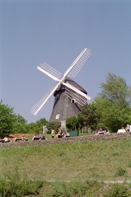 Die Buchholzer Windmühle am Mittellandkanal.
