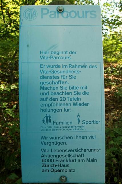 Startschild am Vita-Parcours in der älteren Version (Waldsportpfad Ronshausen am 03.10.2014)
