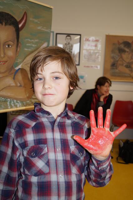 Pascal mit roter Hand