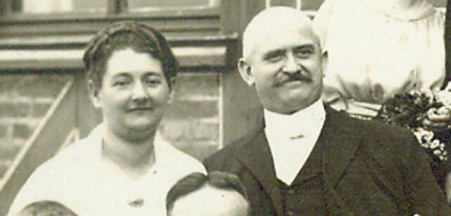 Vater und Mutter meines Patenonkels Schutzmann Konrad Schnaut und Ehefrau Frieda