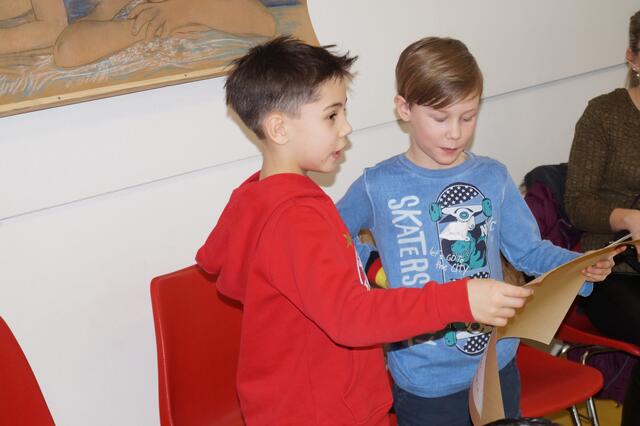 Max und Simon beim Vortragen ihrer Kinderrechte