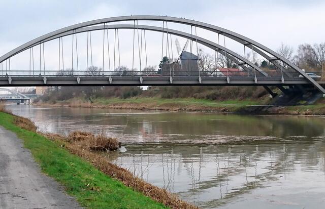 Spiegelungen im Wasser