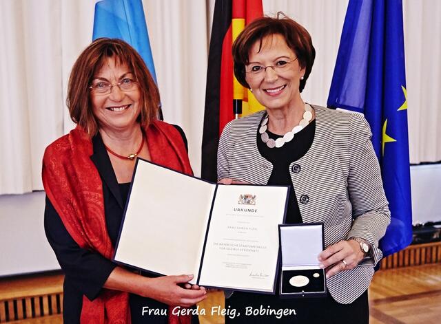Verleihung der Bayerischen Staatsmedaille für soziale Verdienste durch die Bayerische Staatsministerin für Arbeit und Sozialordnung, Familien und Frauen Emilia Mueller, Im Max-Joseph-Saal der Residenz München - Freitag, 23 Juni 2017   
Gerda Fleig
© Gert Krautbauer | Foto: Bay. Staatsministerium