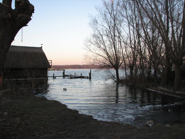 Keine 50 Meter vom Wasser stehen die neuen Wohnquatiere auf dem Gelände der Waisengärten.
