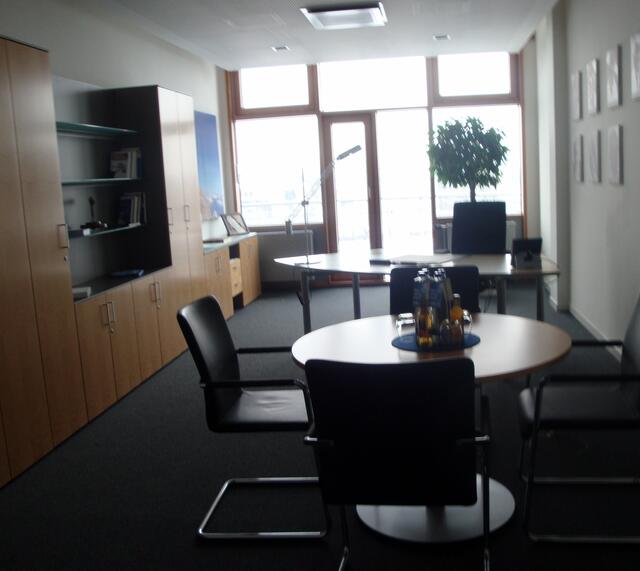 das große Arbeitszimmer des Parteivorsitzenden