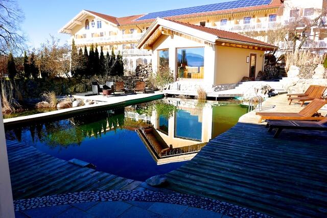Der Spa-Bereich mit Naturteich