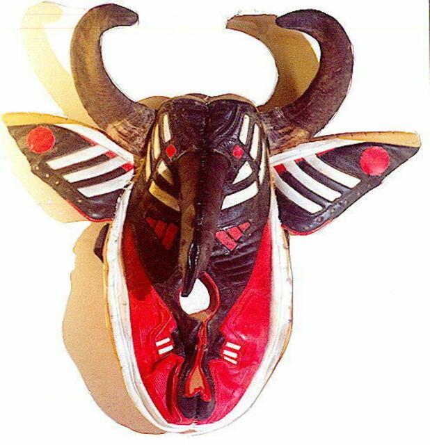Maske aus Sportschuh