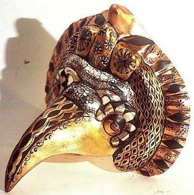 moderne Pappmascheemaske aus Venedig