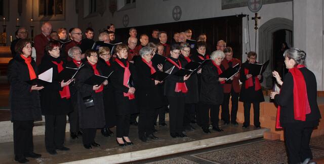 Ein einmaliges Erlebnis erfuhr der Gesangverein Harmonie im Liebfrauenmünster, als der Chor zusammen mit dem Don Kosaken Chor Serge Jaroff unter Leitung seiner Dirigentin Gabriele Meier auftreten konnte.