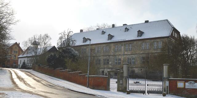 Amtshaus von 1593 mit Kapelle