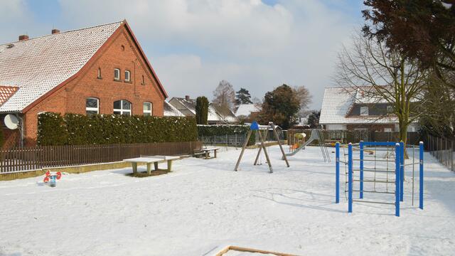 Der Spielplatz neben der ehemaligen Volksschule