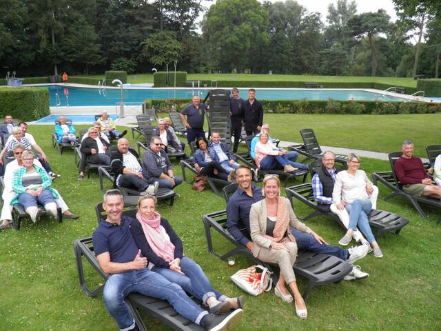 FB Schlutup bei der Spendenaktion Schlutupper für Liegen im Freibad