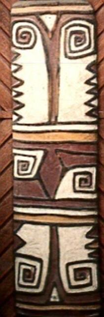 Hochland-Papua: Kultschild stark abstrahiert: Man kann es so rum oder kopfstehend anschauen (Auch Kandinsky soll zur Abstraktion gekommen sein, als er seine Arbeiten auf dem Kopfstehend betrachtet hat)