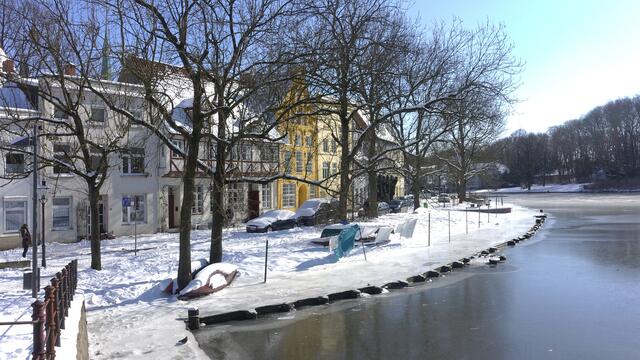 Altstadtinsel, rechts die Trave. Foto: Helmut Kuzina