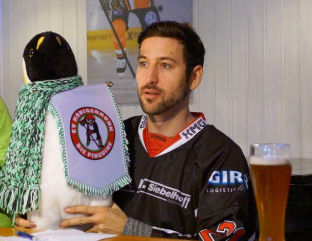 a.tv Moderator Matthias Luginger zu Besuch bei den Königsbrunner Eishockeyvereinen EHC und EVK