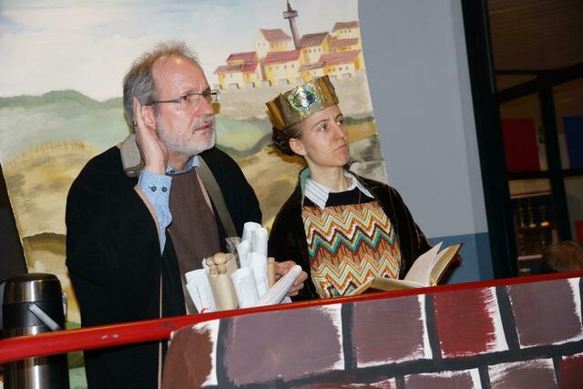 Hannas der Diener und der Hohepriester Kaiphas (von links) belauschen das Geschehen ...