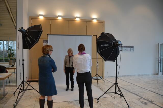 Die Fotografin Annabell Fiebiger erstellte kostenlose Bewerbungsbilder für die Besucherinnen.