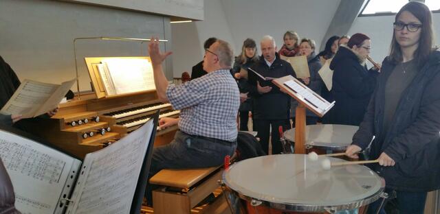 Kirchenchor Bodenkirchen mit Paukistin