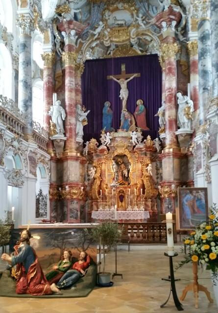 Altarraum zum Patrozinium der Wies