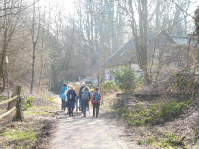 Die Duisburg-Neudorfer Wandergruppe unterwegs