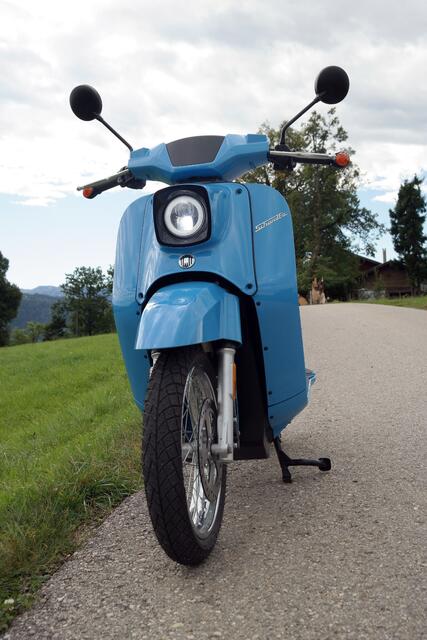 Nostalgischer Look, moderne Technik: die Schwalbe mit Elektroantrieb. | Foto: © Rudolf Huber/mid /TRD